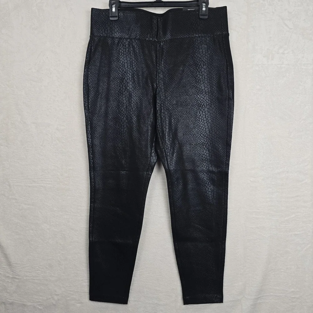NWT Torrid Slim Pixie Pant Black Snake Print Size L 0 12  Stretch Womens Legging